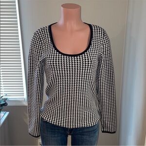 White House Black Market Houndstooth Scoop Neck LS Stretch Sweater